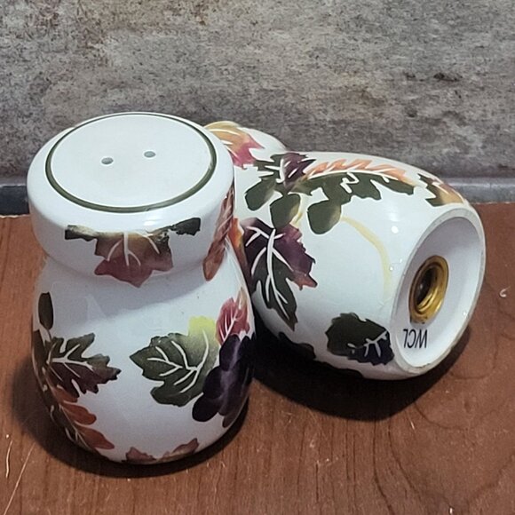 WCL Fruit Leaf Salt Pepper Shakers Cream Autumn Colors Ceramic Fall Thanksgiving - Picture 8 of 9